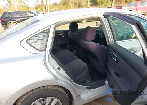 2013 Nissan Altima 2.5 S z USA, uszkodzony, nr VIN 1N4AL3AP5DC270957